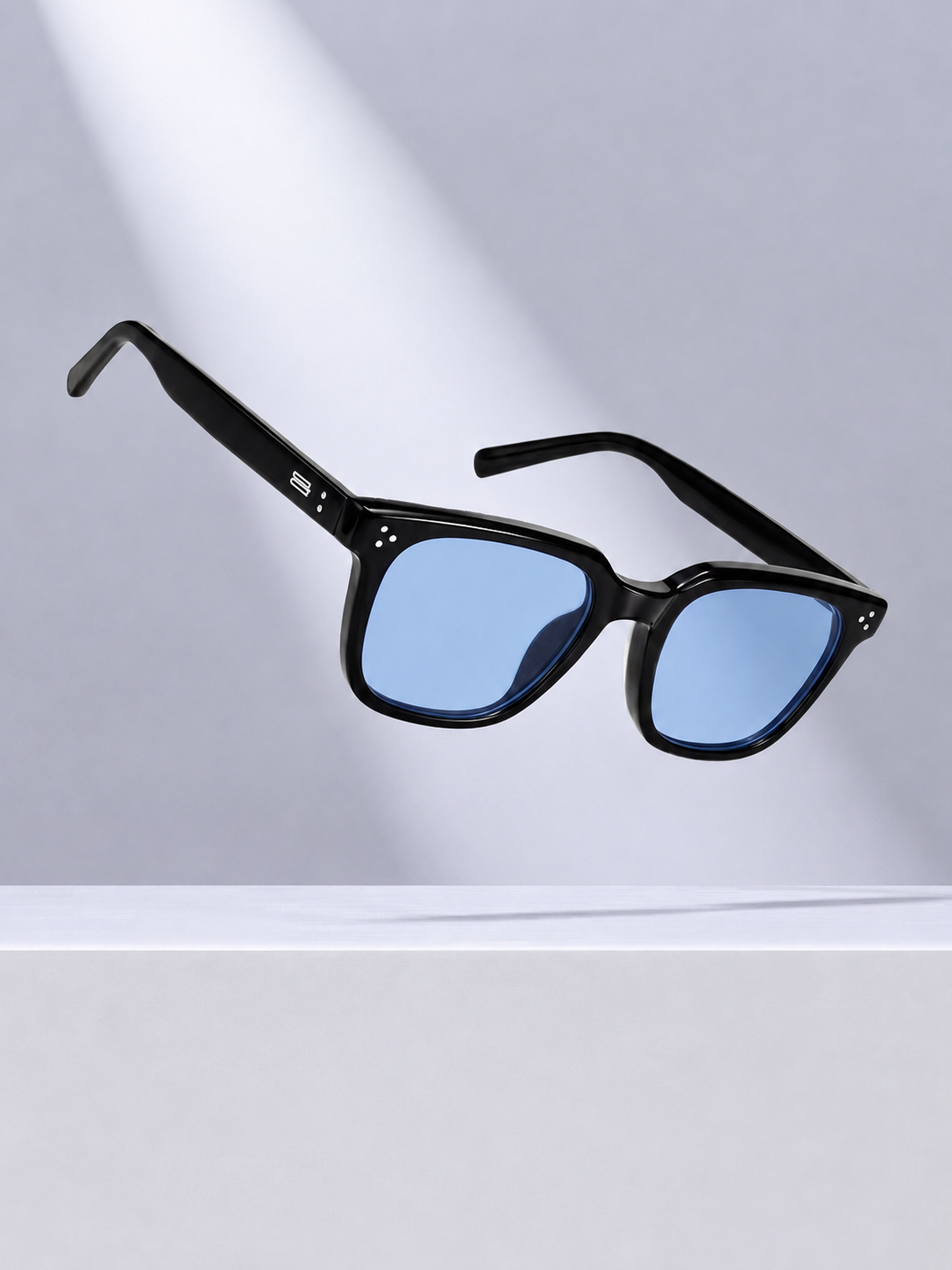 Tinted square sunglasses